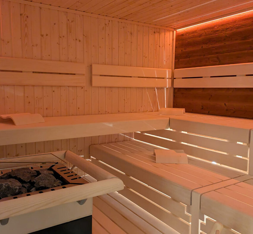 Entspannen Sie in unserer exklusiven Spa- & Wellnessoase. Entspannen Sie in unserer exklusiven Spa- & Wellnessoase.